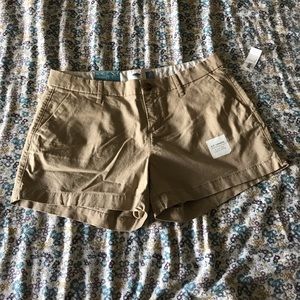 Old Navy women’s khaki shorts